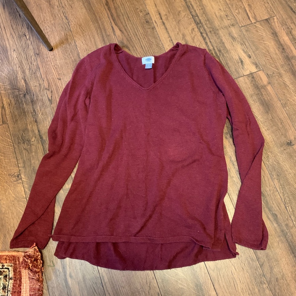 ✨ Old Navy Women’s Red V-Neck Knit Sweater ✨